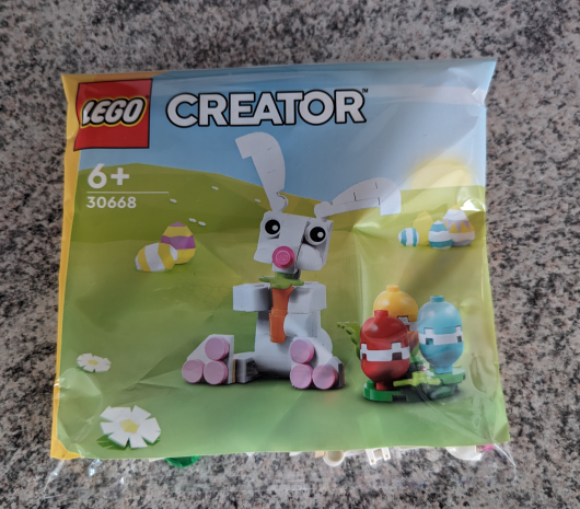 30668 Påskehare med fargerike egg